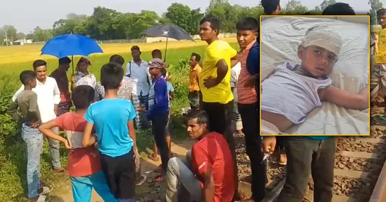 রেললাইনের ওপর এলাকাবাসী, ইনসেটে আহত ছেলে